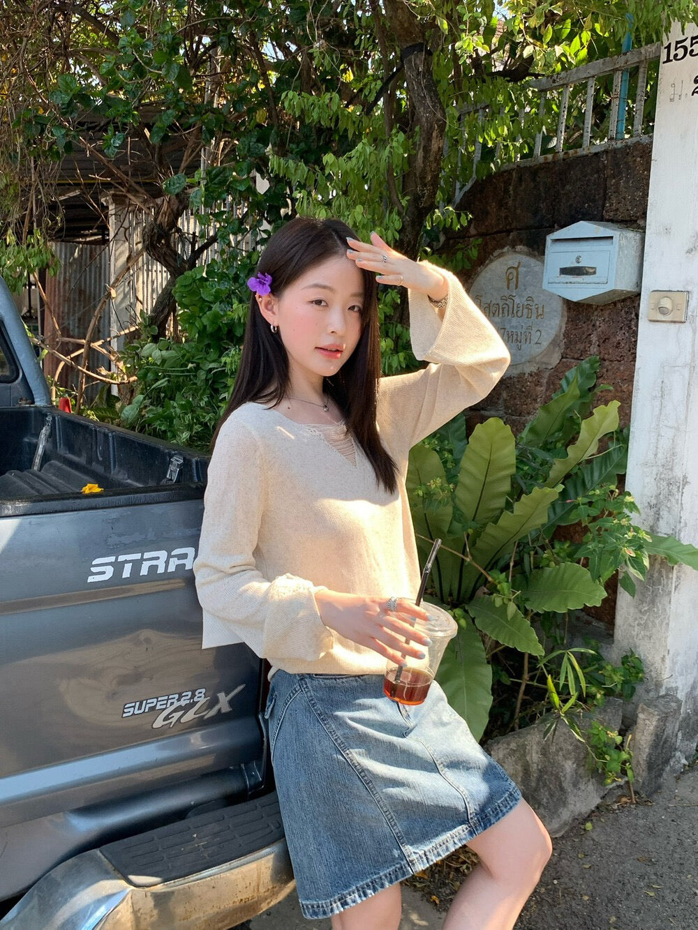 // 慵懶感V領微喇叭袖針織上衣