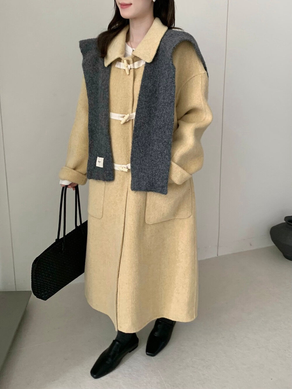 // 100%羊毛大口袋牛角鈕雙面手工長外套