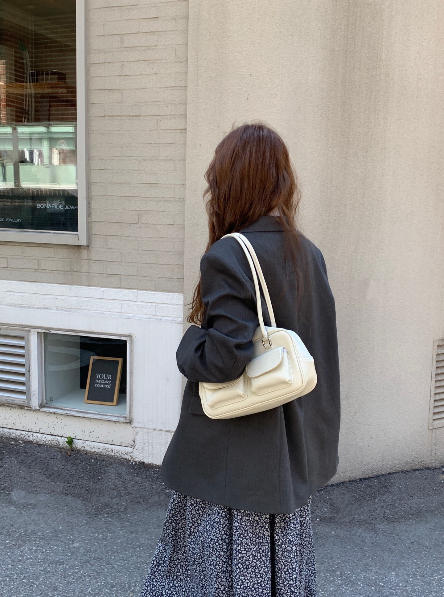 // 細節感滿滿撞色內裡西裝外套