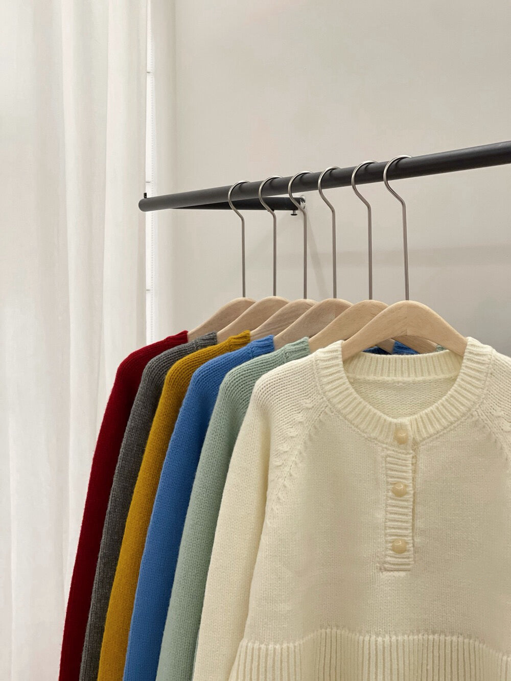 // 法式甜美直坑紋衣擺半鈕扣毛衣