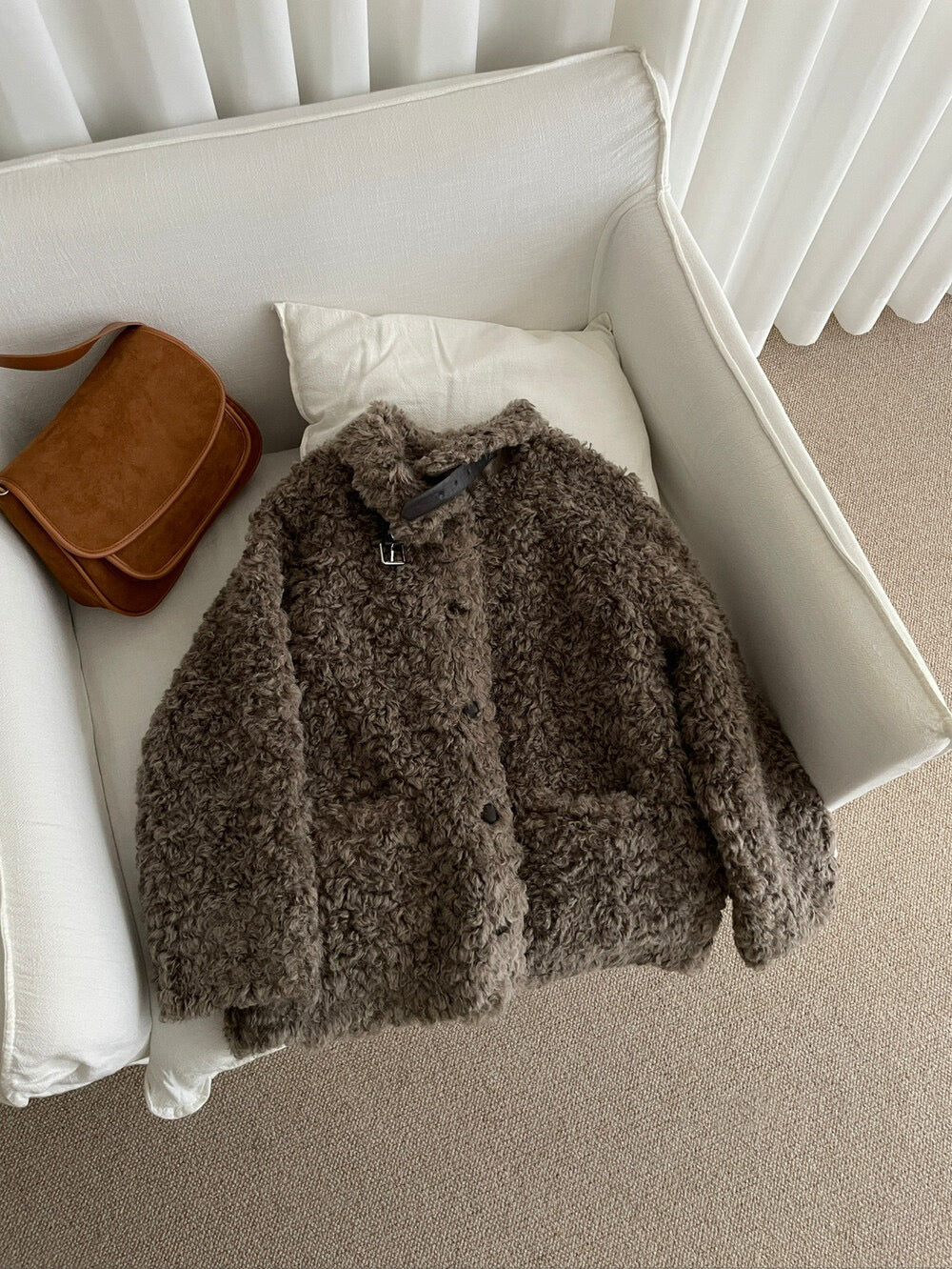 // 皮扣可立領口袋毛毛外套