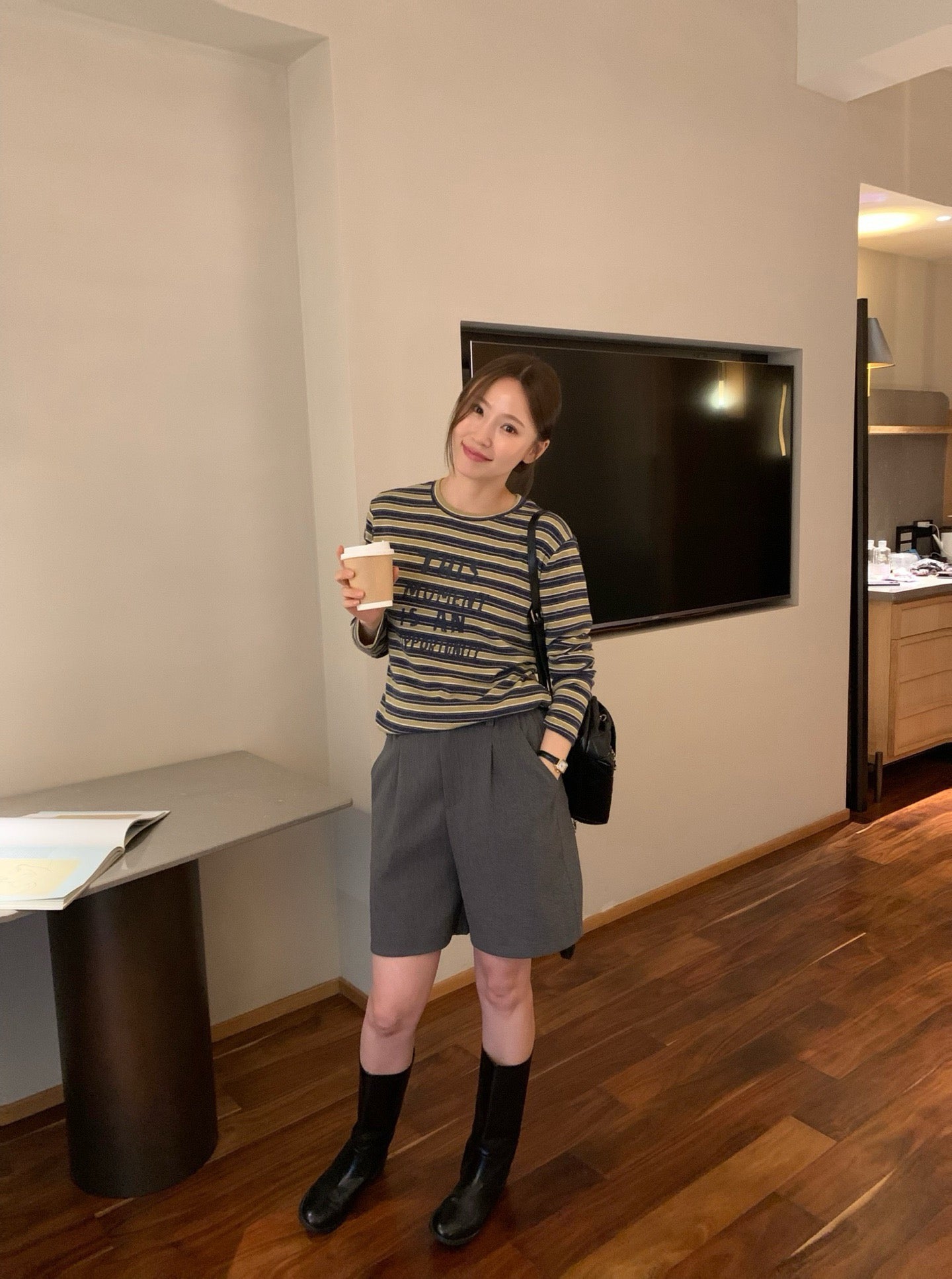 // 挺括感羊毛呢料連腰帶短褲