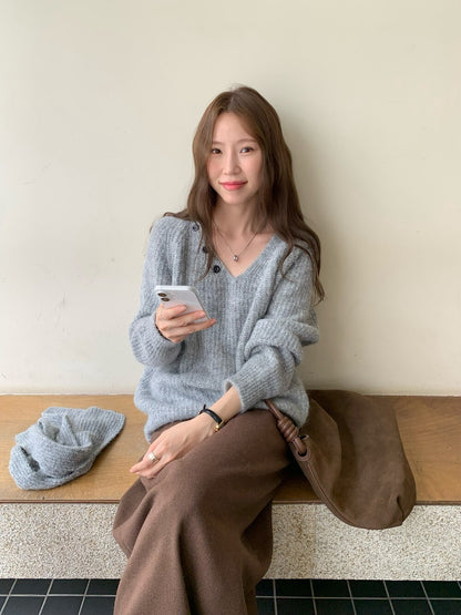 // 慵懶領邊鈕扣設計連頸巾毛衣