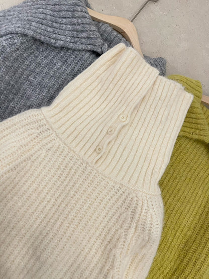 // 8%wool溫柔一字領鈕扣大翻領毛衣