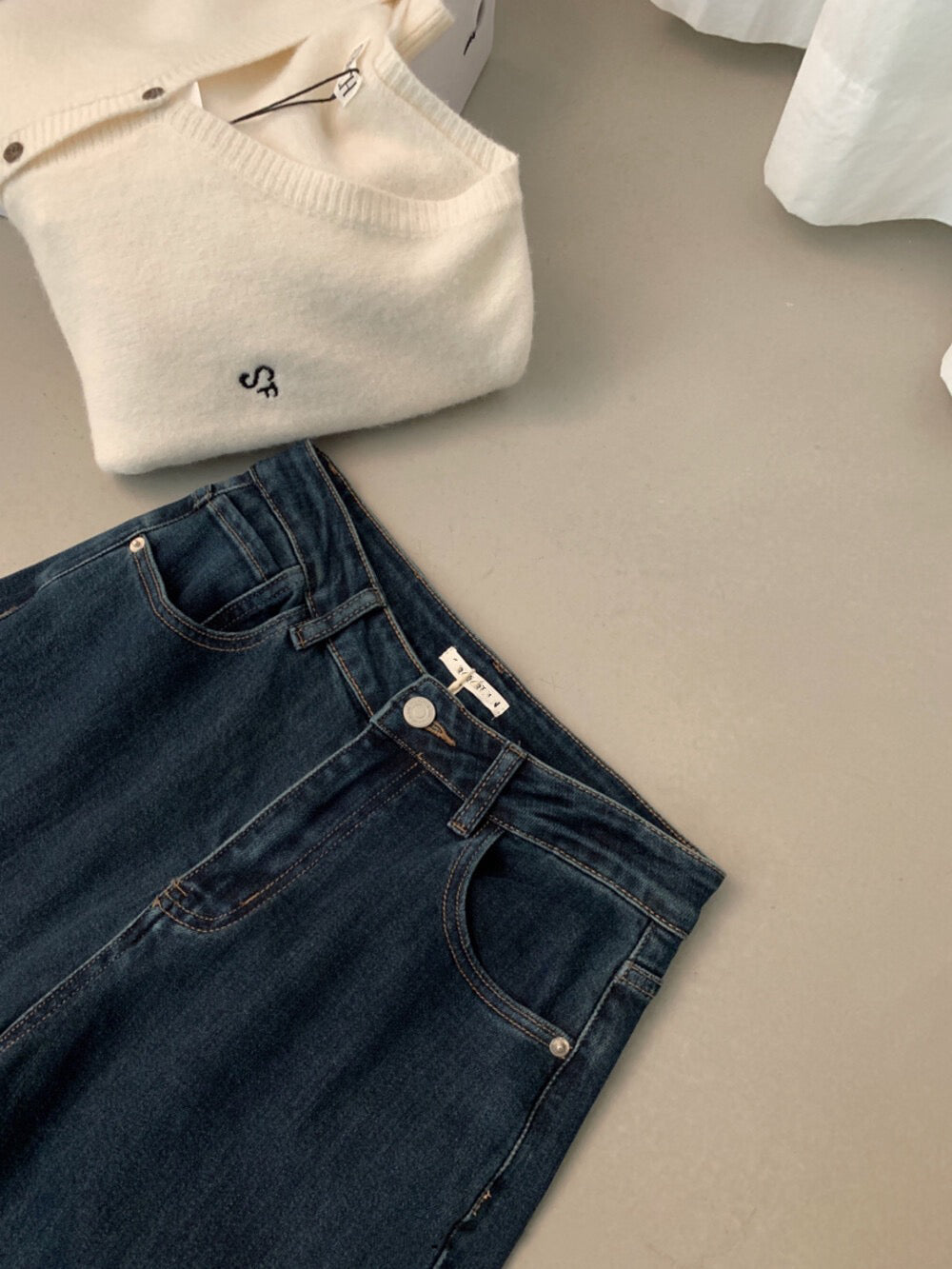 // 版型超好的微彈布料顯瘦牛仔褲