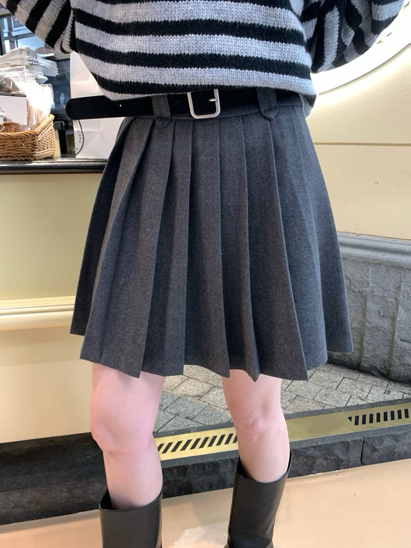 // 連腰帶毛呢料百褶短裙