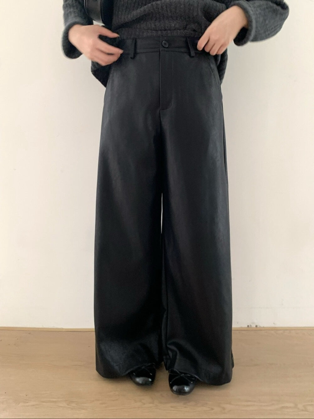 // 造型感絨底直腳皮褲