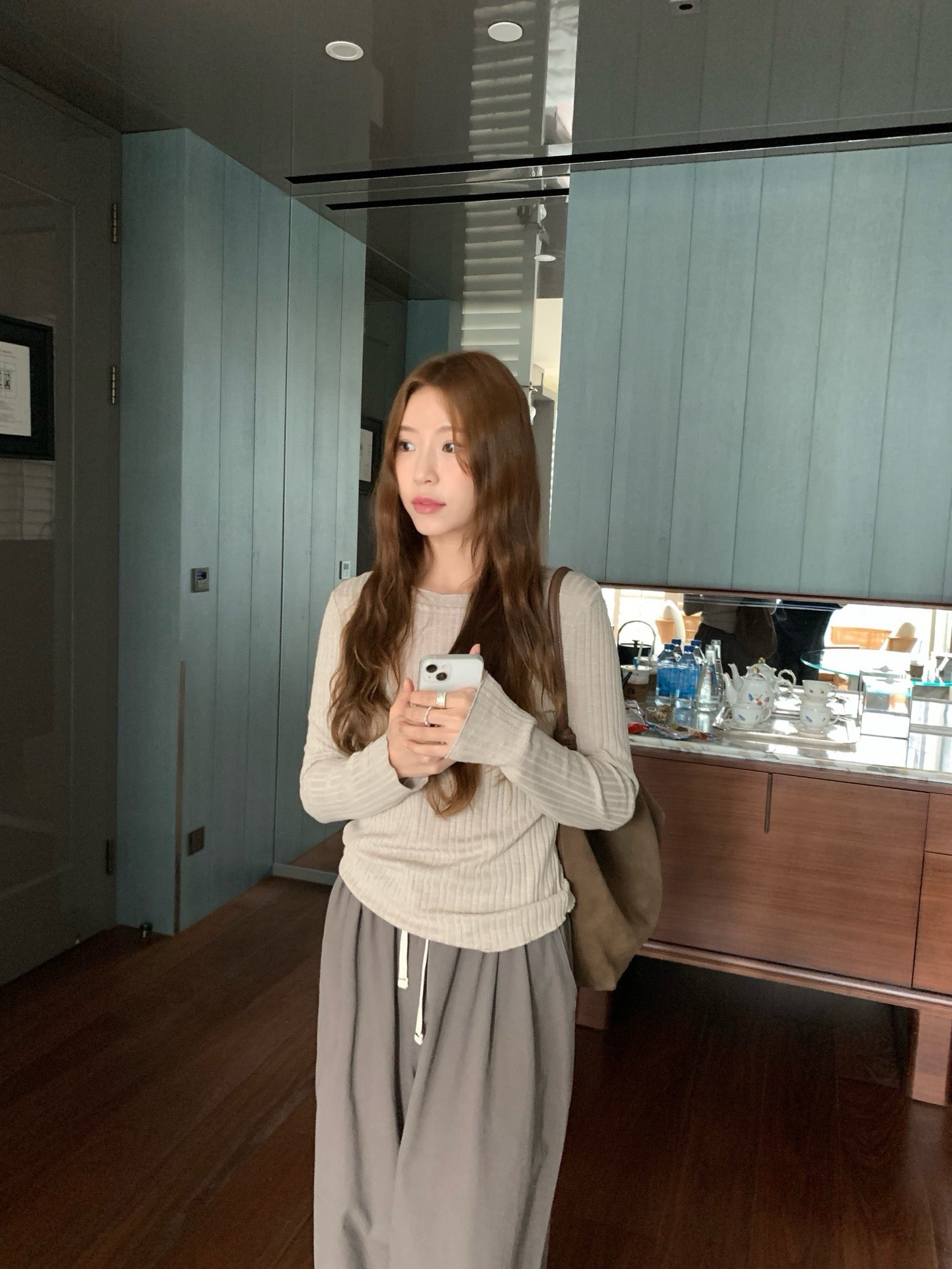 (部分現貨) // 直坑紋小設計U背TEE