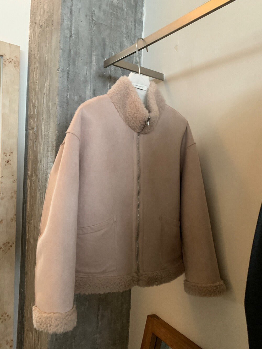 // 皮毛一體毛毛邊立領拉鍊外套