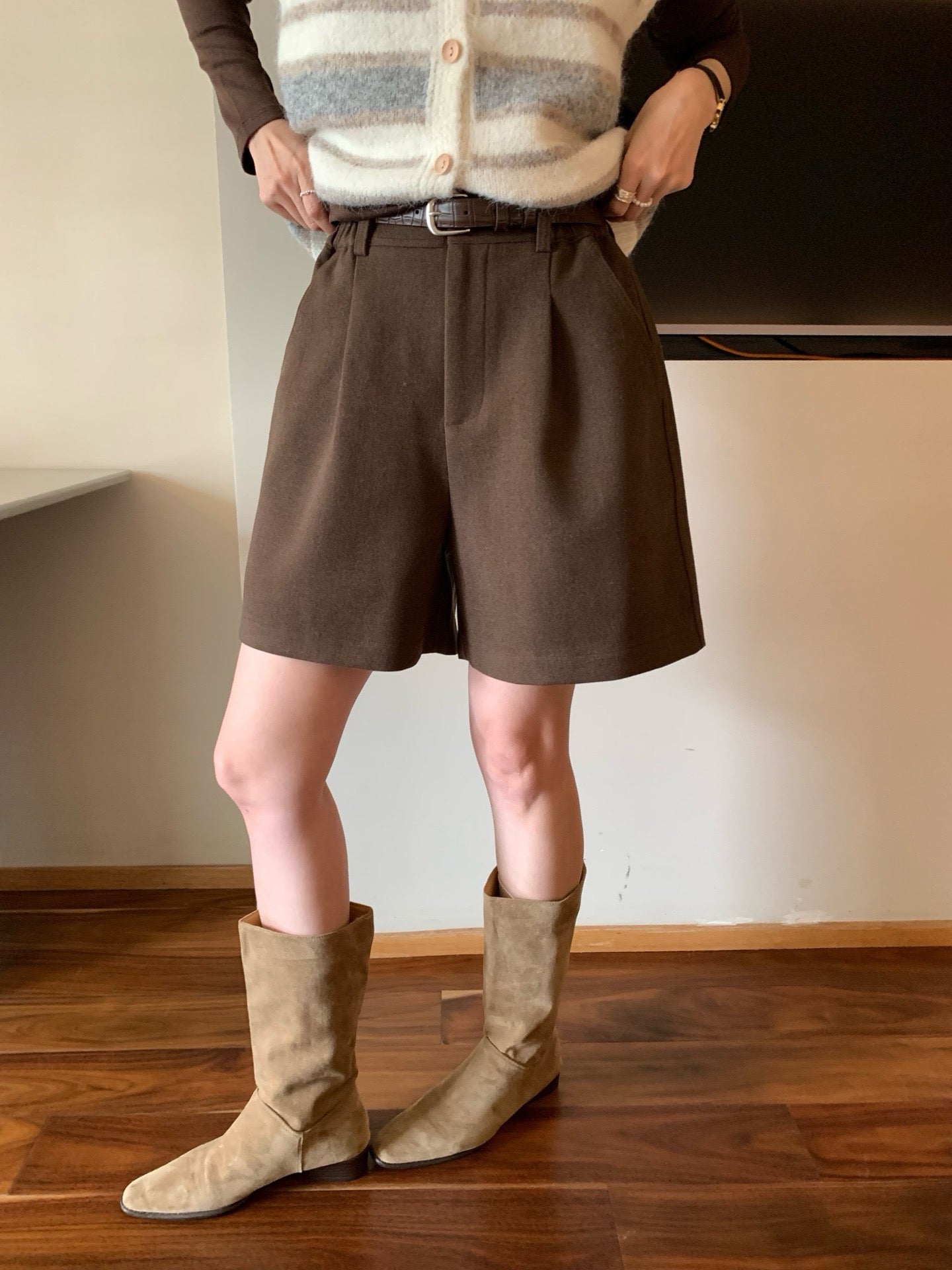 // 挺括感羊毛呢料連腰帶短褲