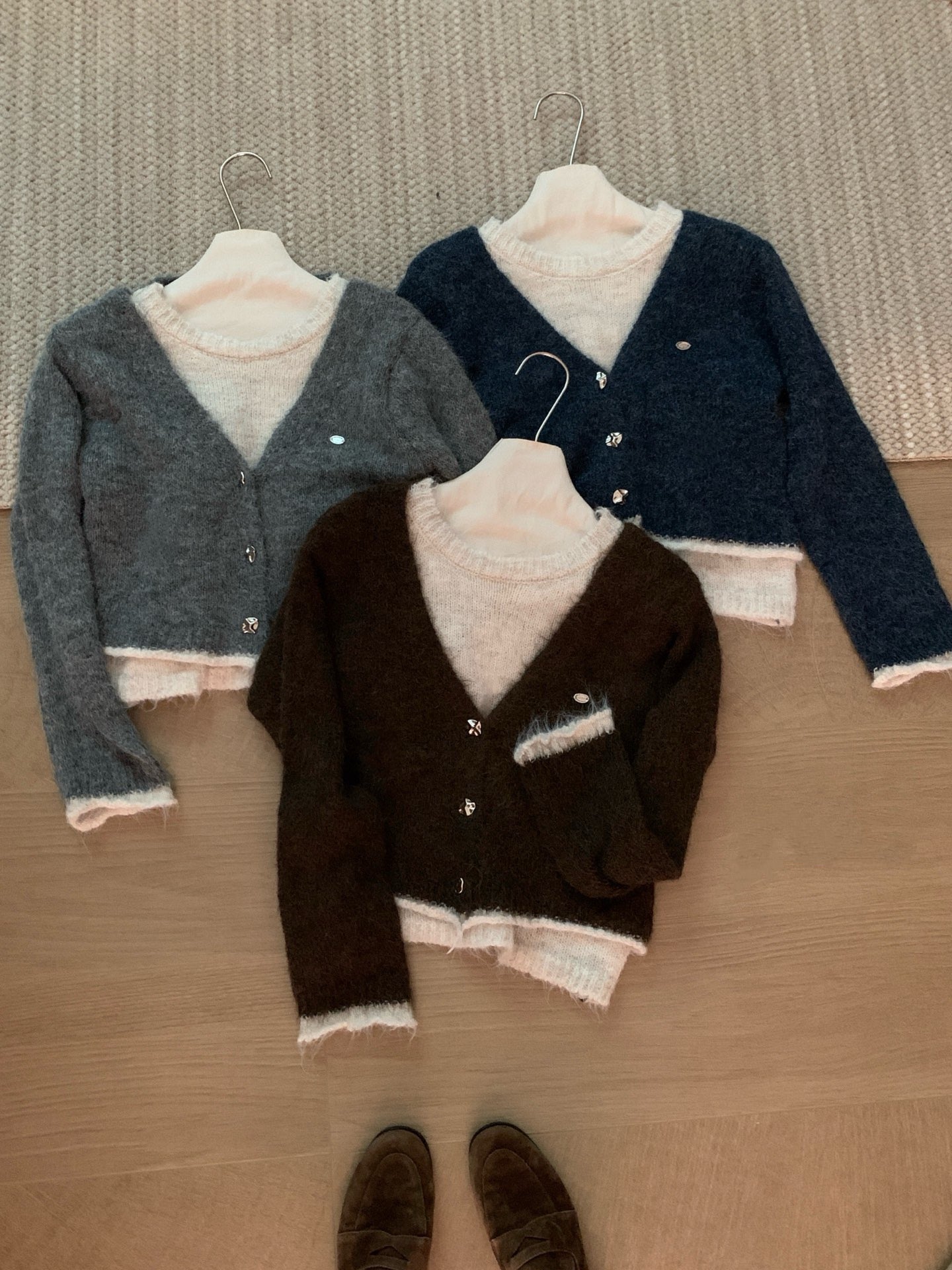 // 10%wool質感不規則鈕扣假兩件毛衣