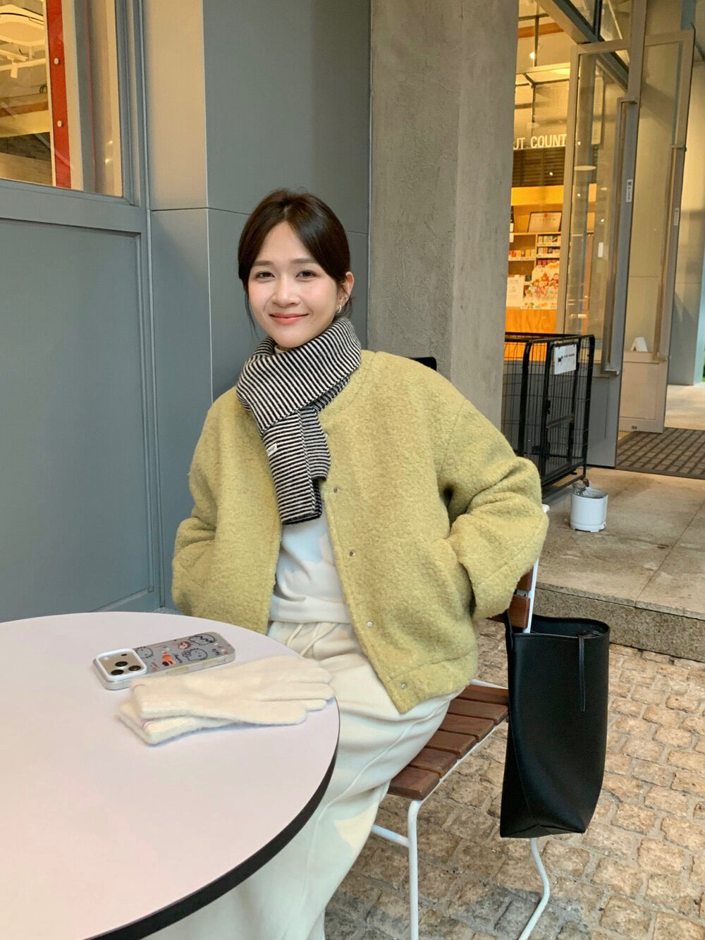 // 後貼標羊羔毛圓領夾棉外套