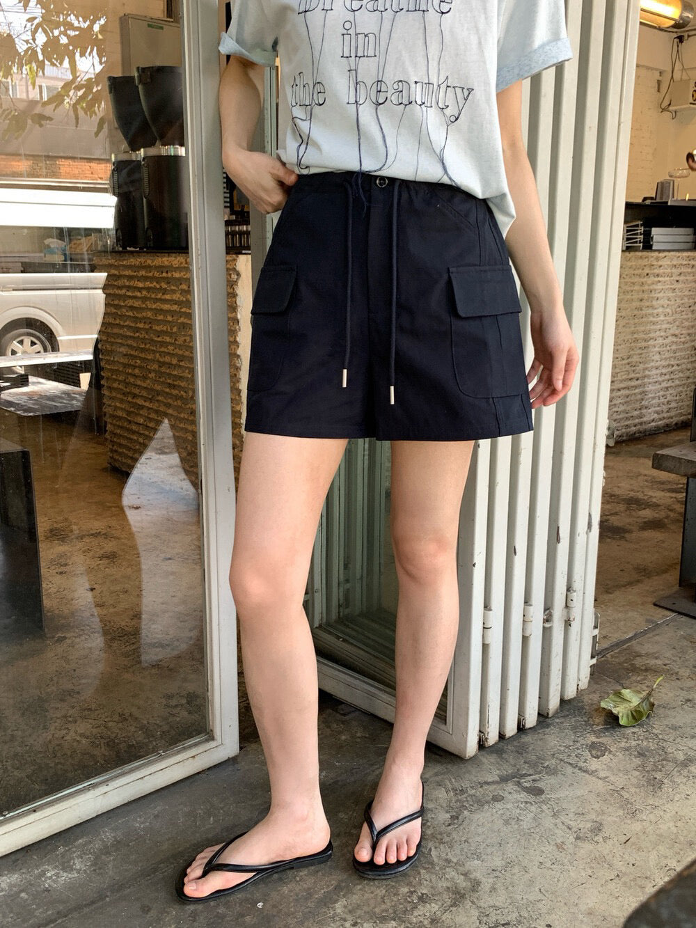 // 抽繩腰雙口袋工裝短褲