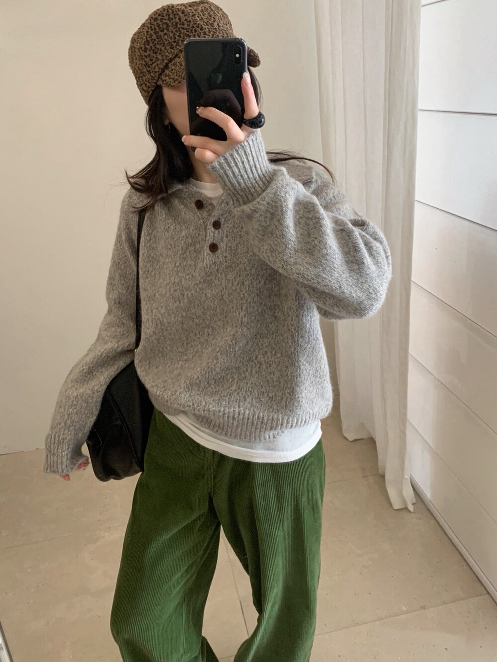 // 軟糯混兔毛花線鈕扣翻領毛衣