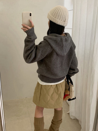 // 鈕扣設計連帽落肩毛衣