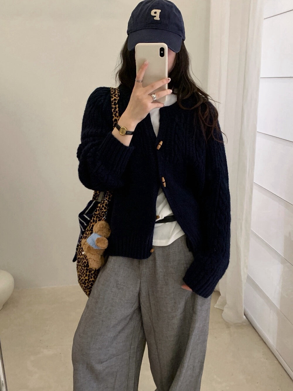 // 復古木鈕半麻花圓領CD