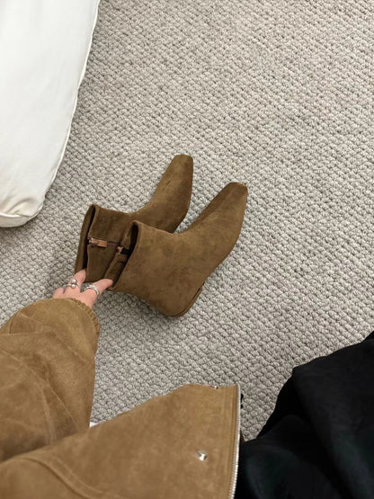 // 真皮中線小方頭短boot