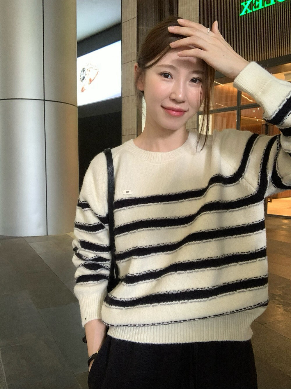 // 立體質感撞色間條圓領NT