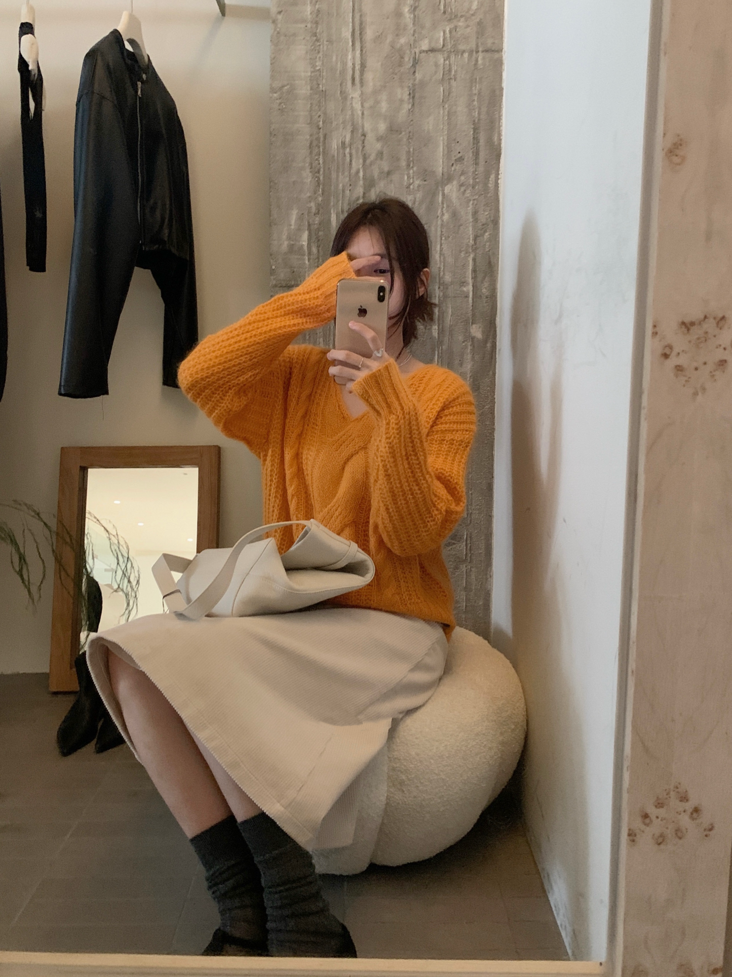 // 馬海毛麻花V領毛衣