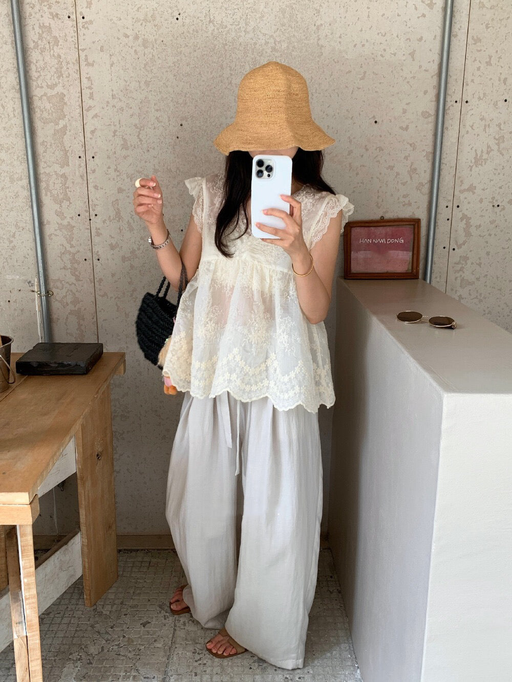 B65 / 精緻全lace V領飛飛袖BL
