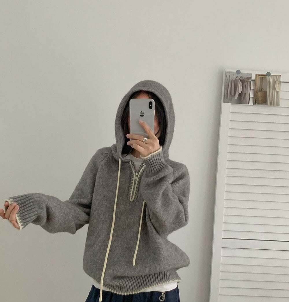 // 撞色半拉鍊連帽軟糯毛衣