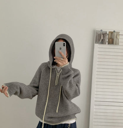 // 撞色半拉鍊連帽軟糯毛衣
