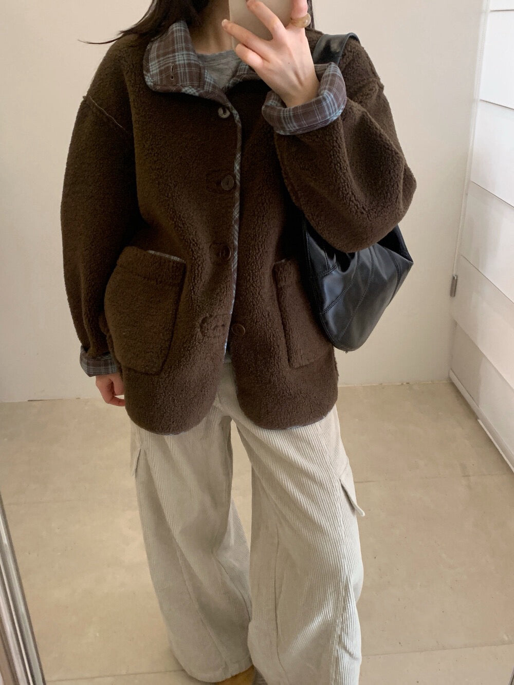 // 可雙面穿羊羔毛拼格紋外套