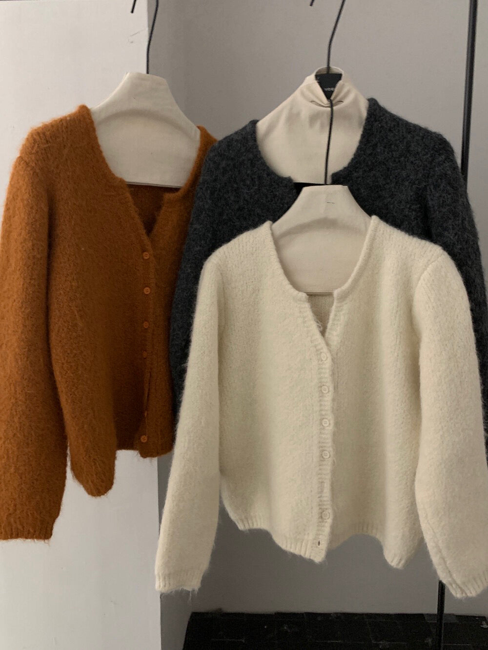 // 簡約小v領毛絨感CD