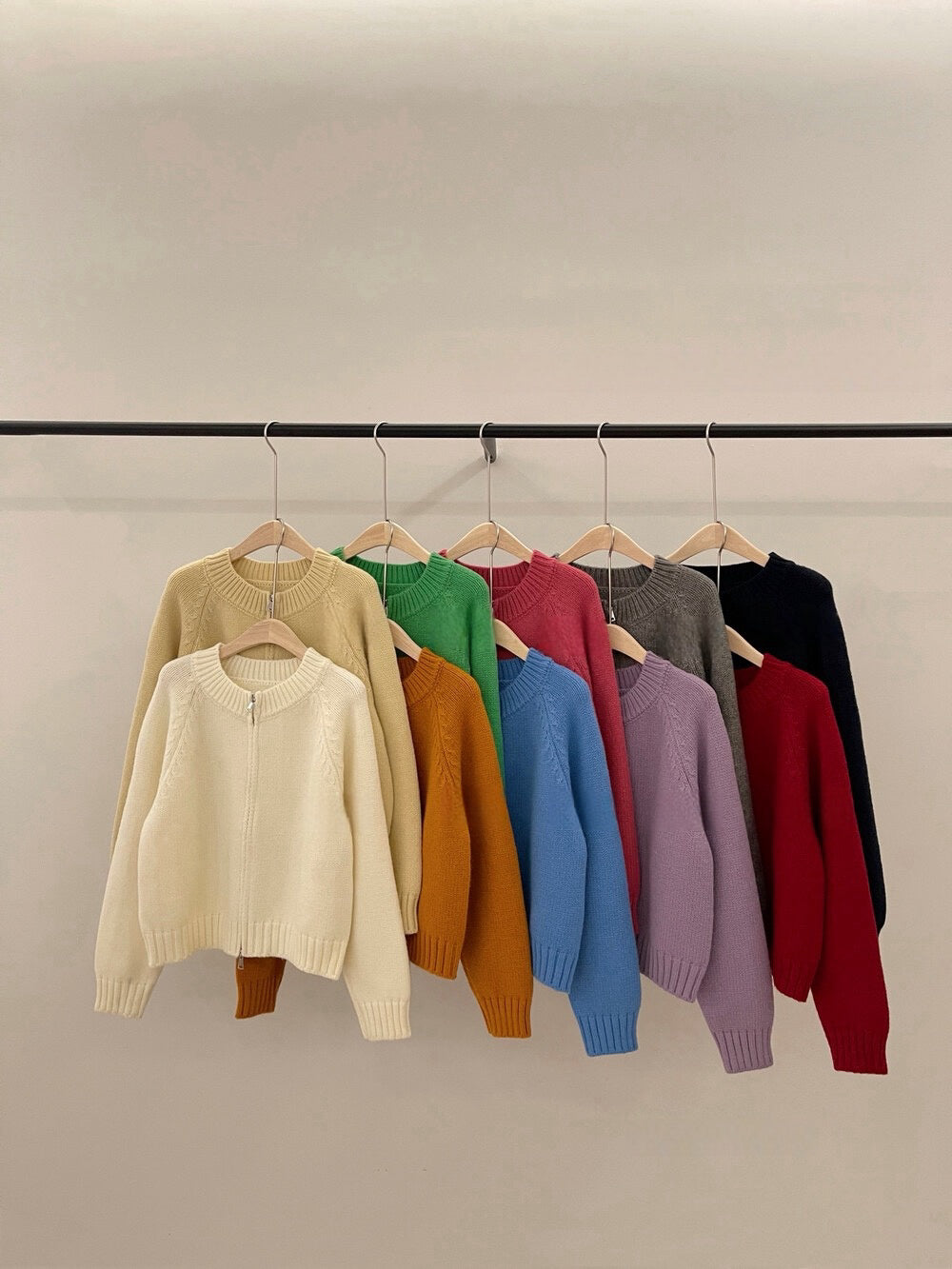 // 檔口爆款10色落肩拉鍊圓領CD