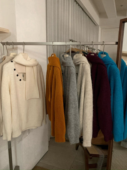 // 慵懶領邊鈕扣設計連頸巾毛衣