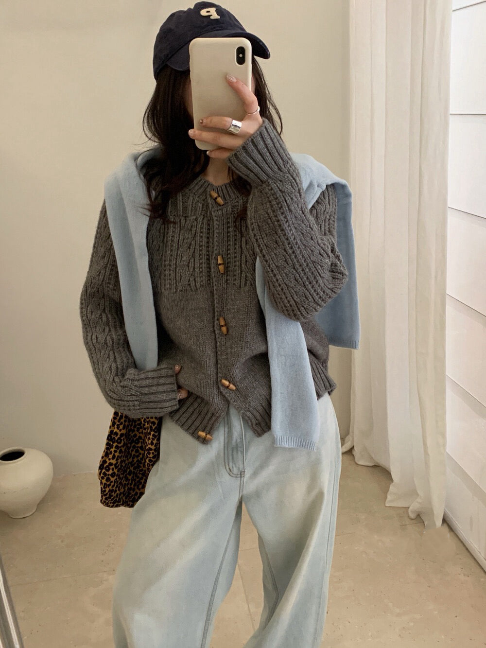 // 復古木鈕半麻花圓領CD