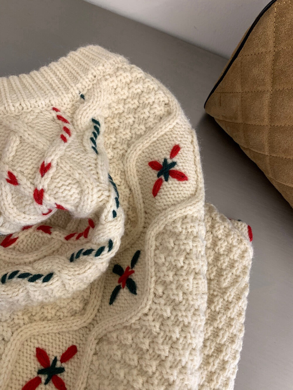 // 特別撞色鈎針圖案毛衣