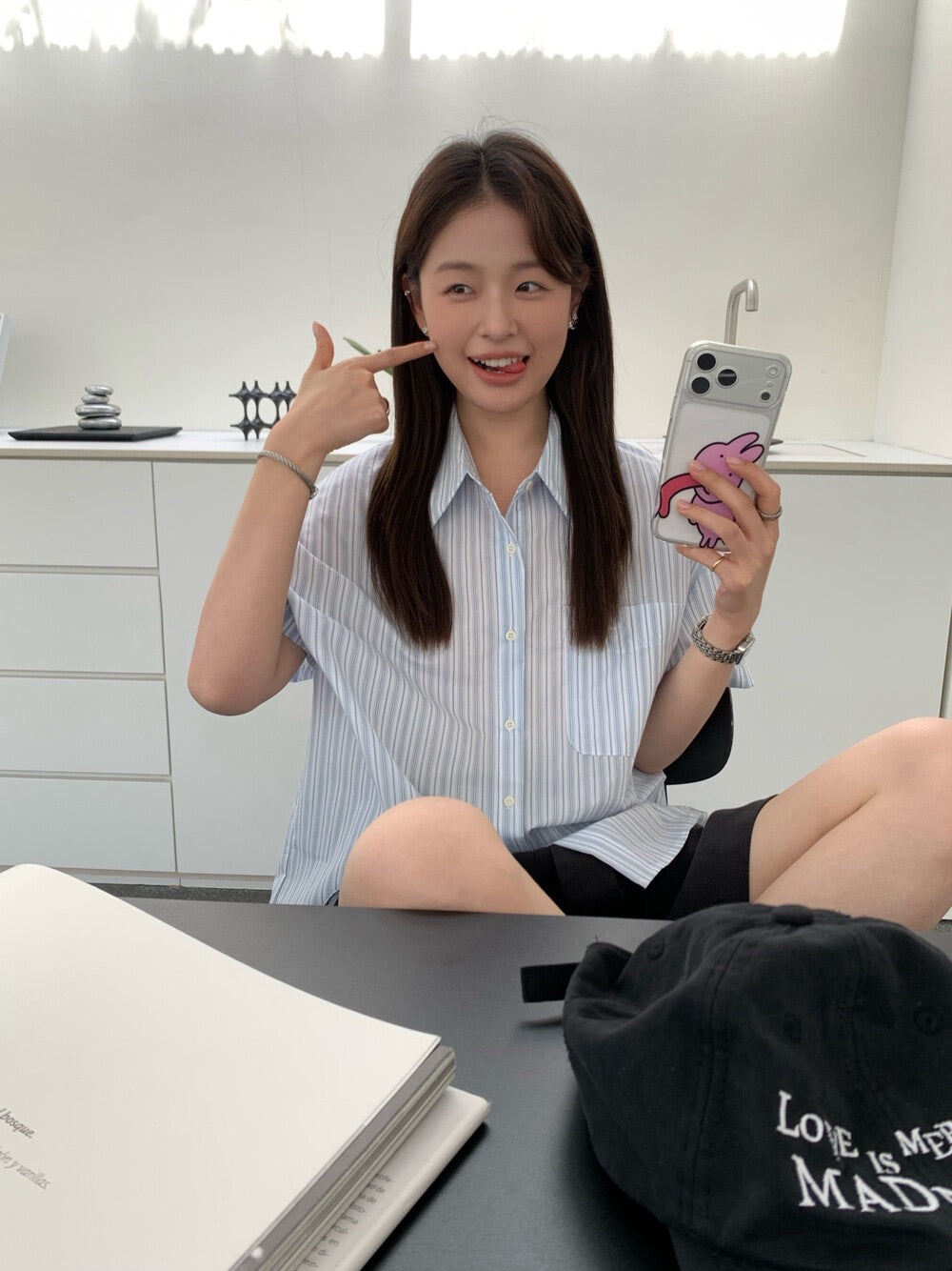 // 刺繡字口袋間條短袖SH