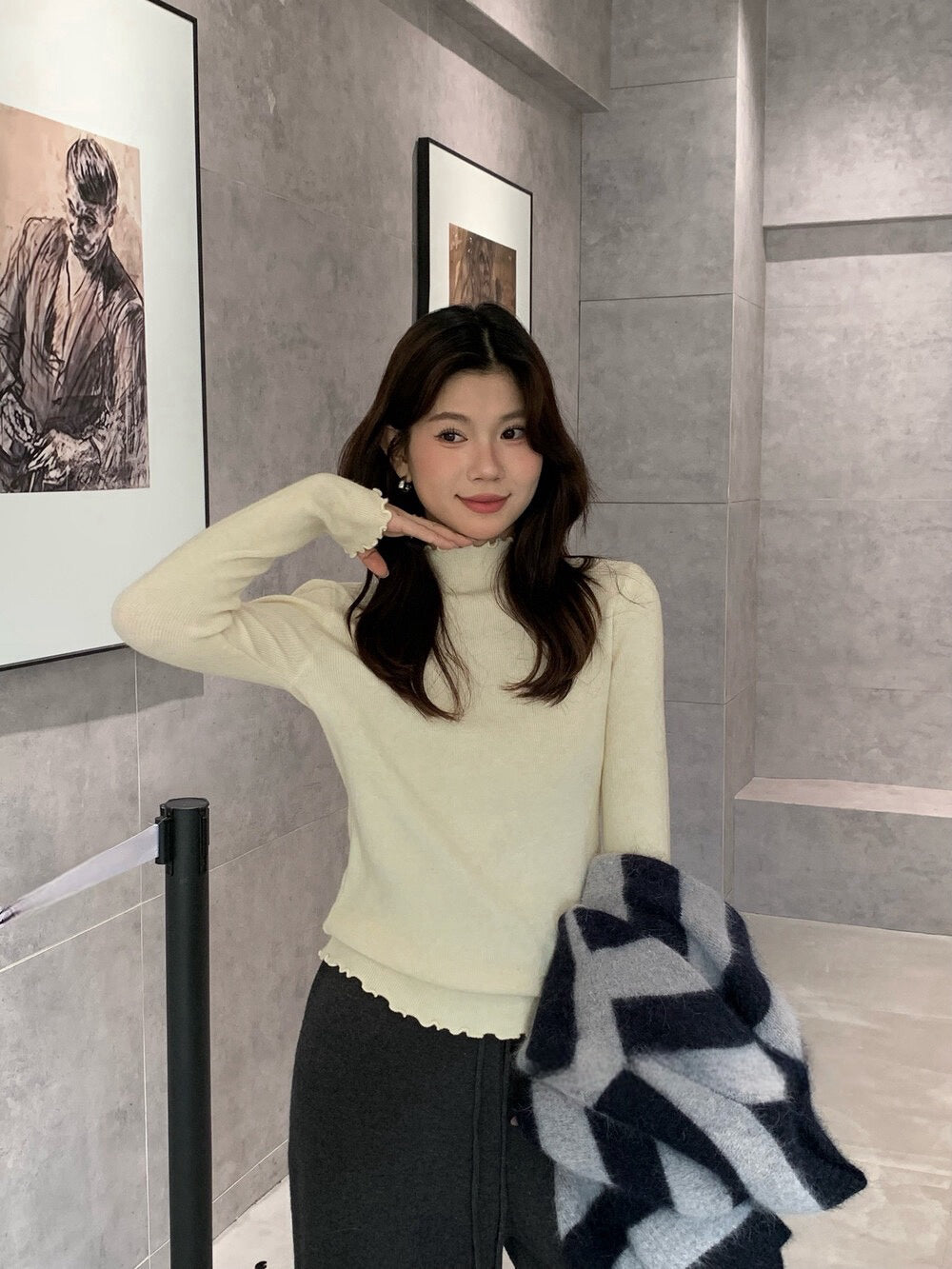 // 人手一件卷卷邊半領針織NT