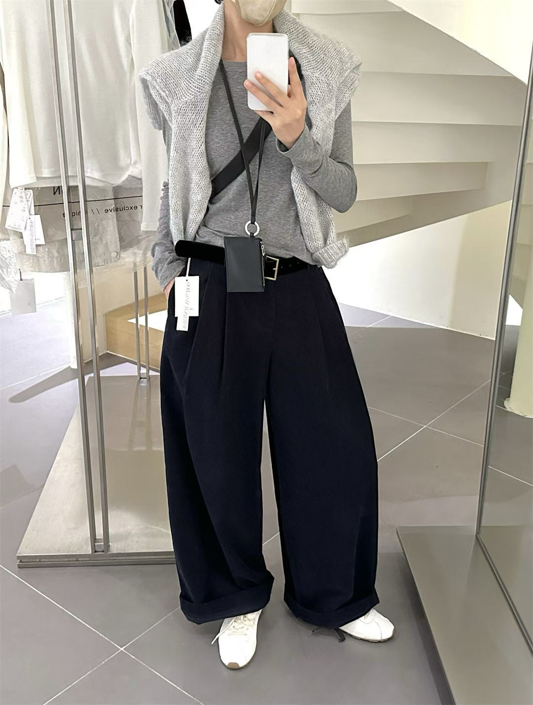 // 連絨面腰帶壓褶燈芯絨褲