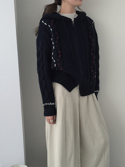 // 特別織紋撞色線麻花連帽CD