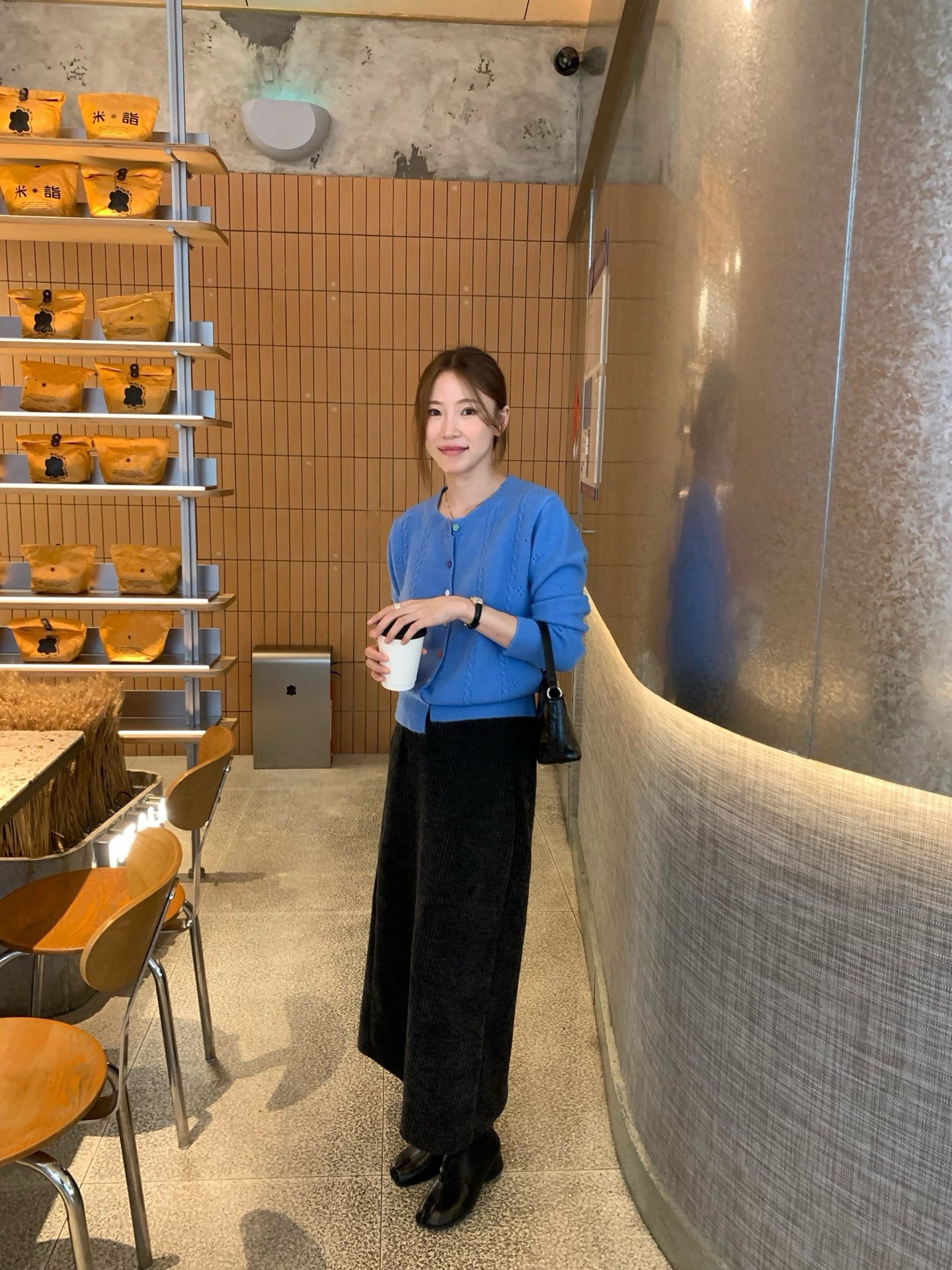 // 復古簡約直紋燈芯絨後開叉中裙