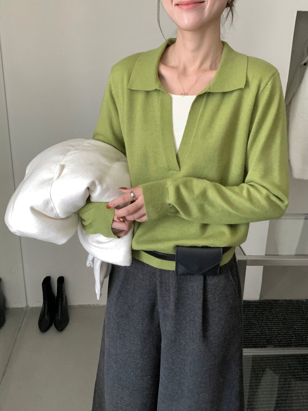 // 自帶造型假兩件小v翻領NT