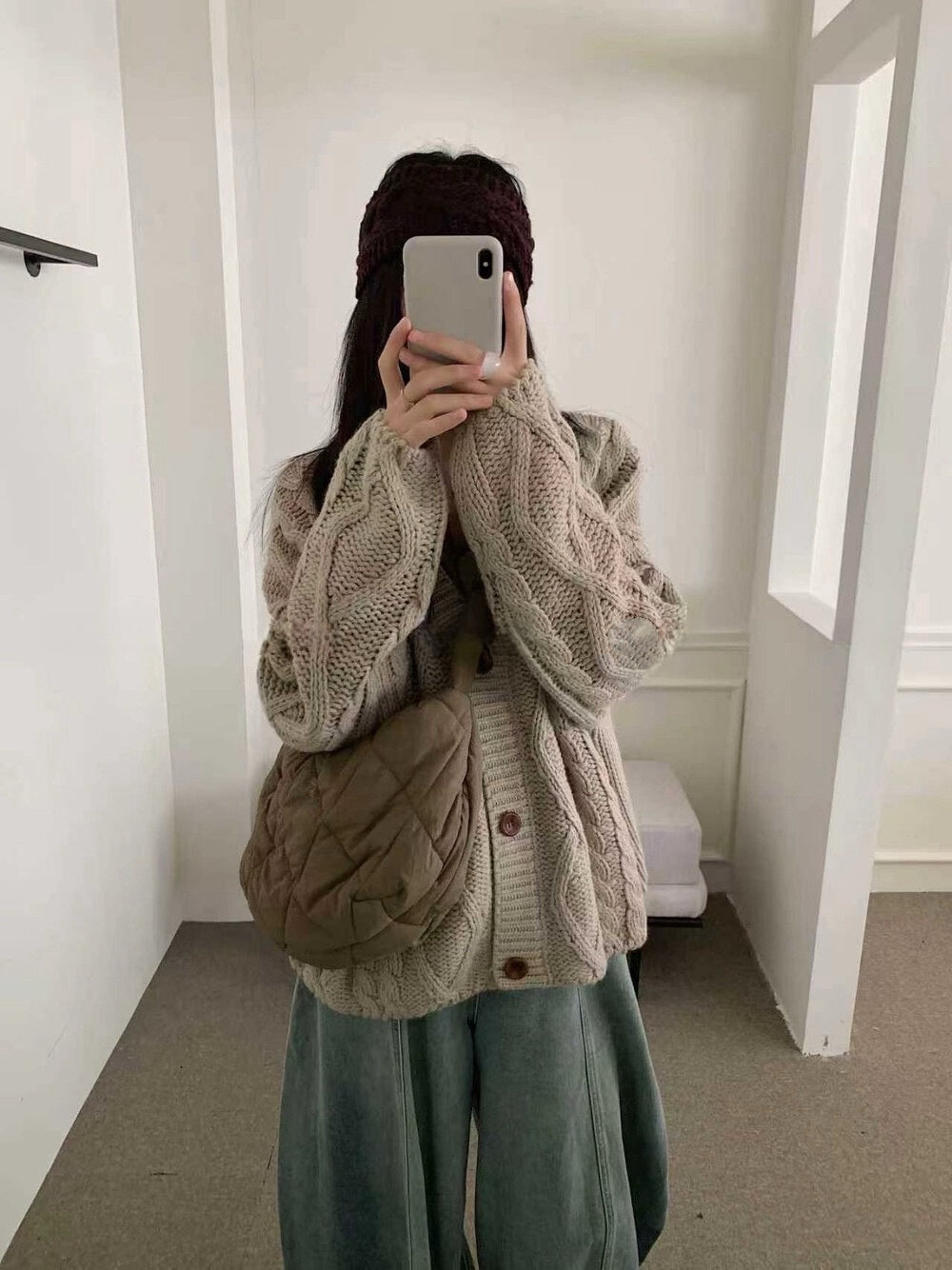 // 復古感V領重工麻花中長CD