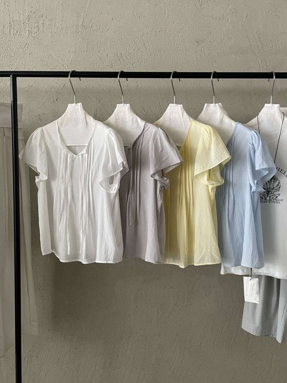 // 壓褶綁帶小飛袖BL