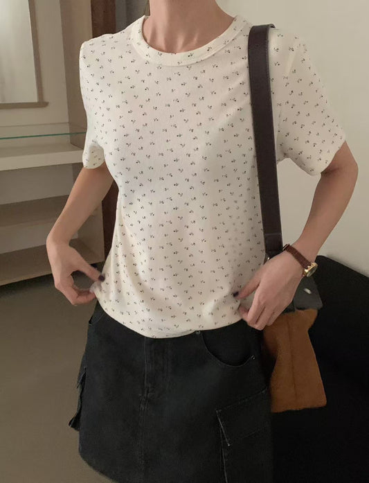 // 超親膚絨感小碎花TEE