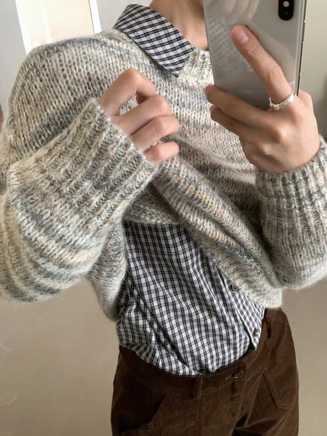 // 超好看的雜色花線圓領毛衣