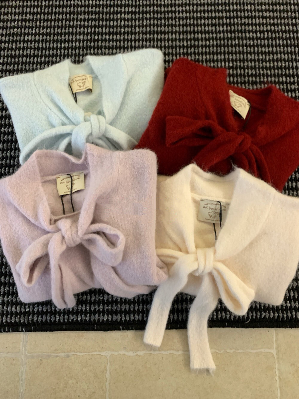 // 軟糯兔絨綁帶領毛衣