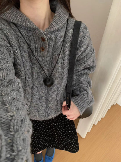 // 30%羊毛紋理感麻花鈕扣翻領毛衣