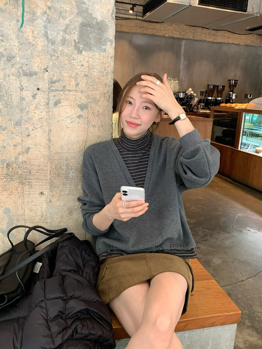 // 間條半領假兩件拼接V領衛衣