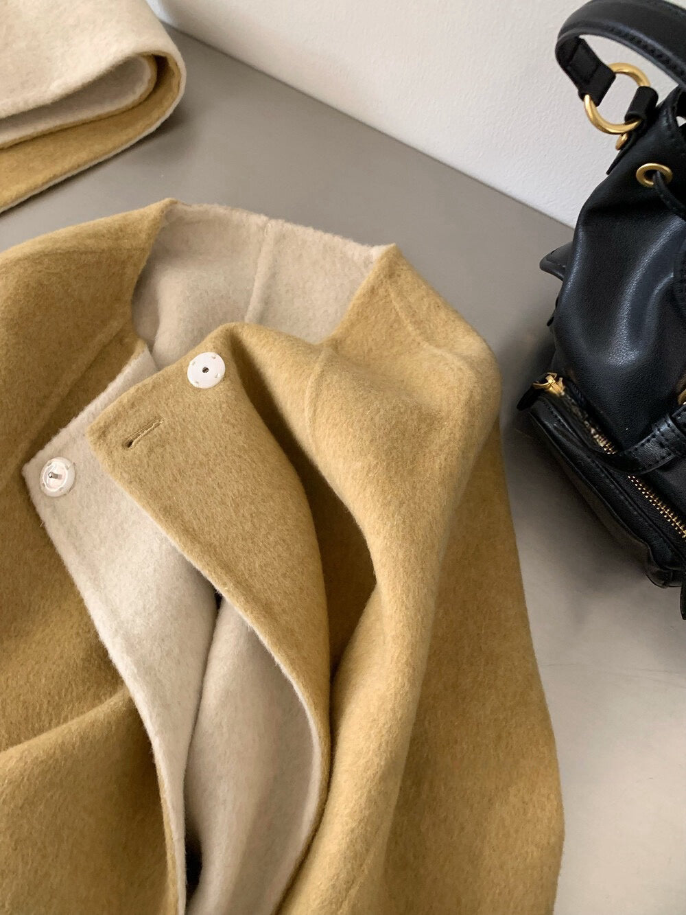 // 超氣質內撞色簡潔圓領100%手工雙面羊毛外套(連頸巾)