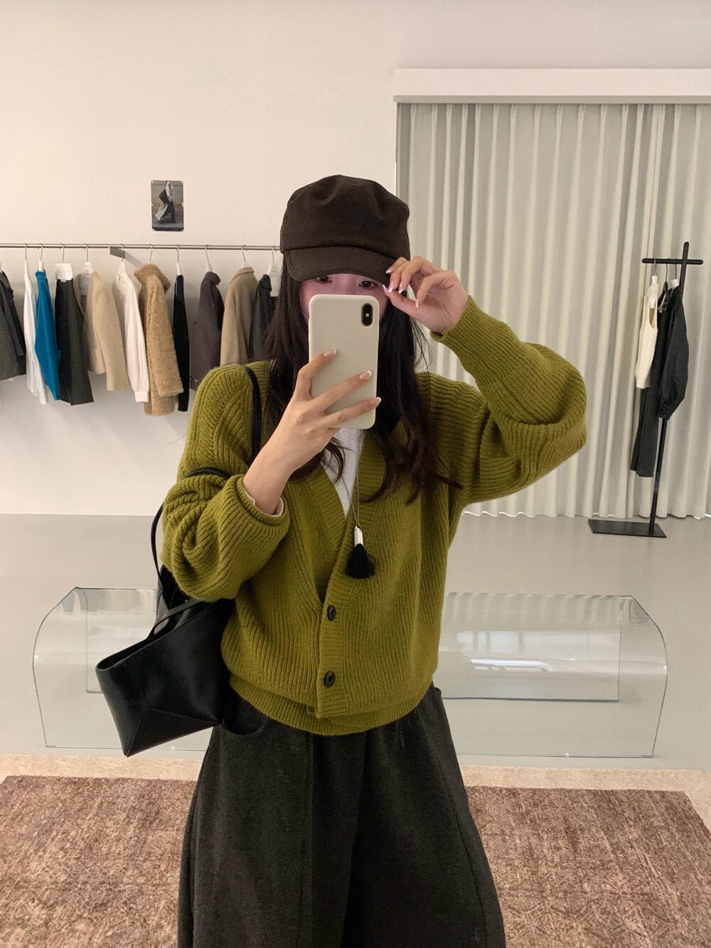 // 設計感交叉側鈕扣深V毛衣