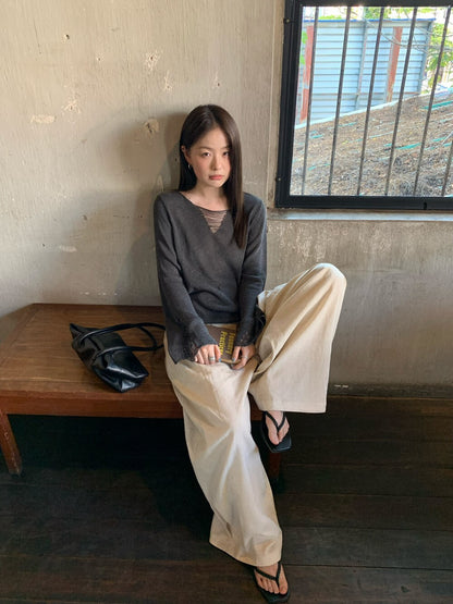 // 慵懶感V領微喇叭袖針織上衣