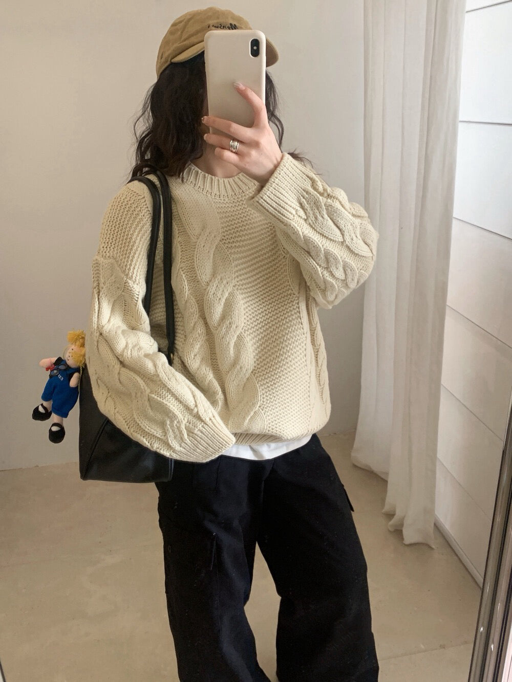 // 粗麻花圓領寬鬆毛衣