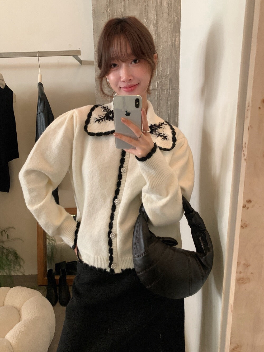 // 撞色包邊+刺繡花翻領珍珠鈕CD